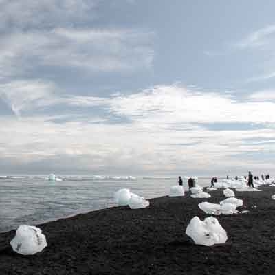 J&ouml;kuls&aacute;rl&oacute;n mittlere Eisbl&ouml;cke am Diamond Beach